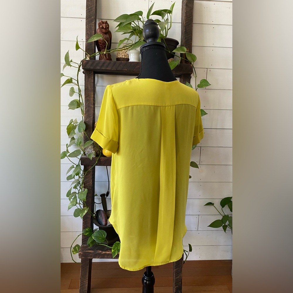 W118 by Walter Baker: Yellow Pleated Relaxed Blouse with Cuff Sleeves - Picture 10 of 17